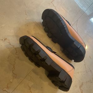Chic Peach &amp; Black Loafers