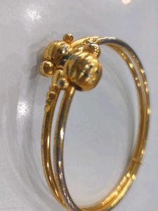 Elegant Gold Bangle Bracelet