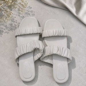 Chic Ruched Strap Flat Sandals
