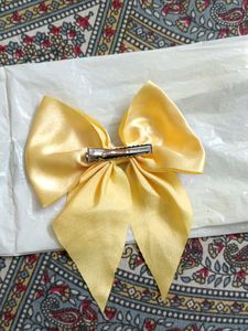 Shiny Gold Bow Hair Clip