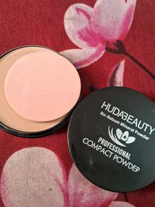 HUDA BEAUTY Compact Powder