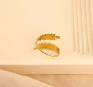 Elegant Leaf Design Adjustable Ring