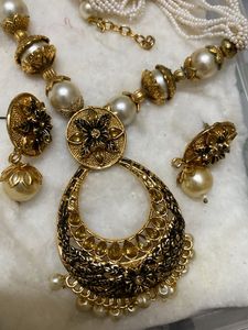 Aura Gold Floral &amp; Pearl necklace