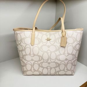 Coach Signature Tote Bag