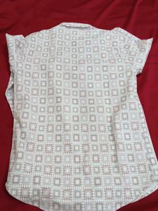 Men's Patterned Button-Up Shirt