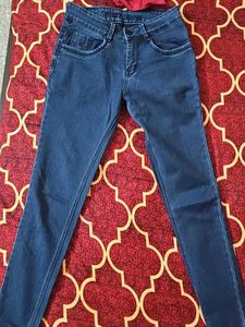 dark blue classic skinny jeans