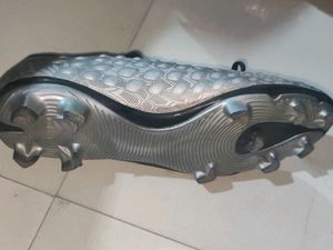 Nivia Mens Football Shoes. Unused. No Offer Coins