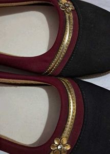 Stylish Burgundy &amp; Black Ballet Flats