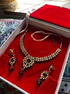 Stunning Kundan Necklace and Earrings Set