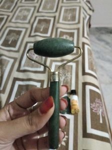 Gua Sha And Jade Roller With Massage Oil