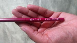 Ellen tracy lip liner