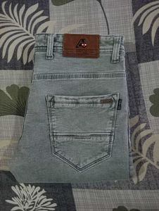 Men's Grey Washed Jeans..