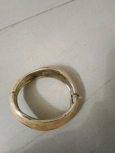 Chic Cream and Gold Bangle Bracelet