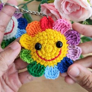 Crochet Flower Keychain - Smiley Face