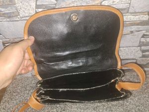 Classic Black &amp; Tan leather  Shoulder Bag