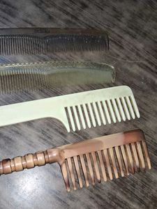 Vintage Comb Set of 4