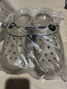 *CROCS*