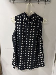 Chic Sleeveless Black & White Polka Dot Top