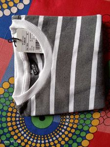 Chic Striped Cropped T-Shirt