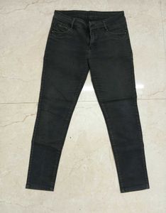 WOMEN'S BLACK DENIM JEANS