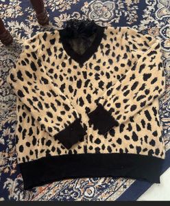 Leopard Print V-Neck Sweater ( fit upto 36 bust)