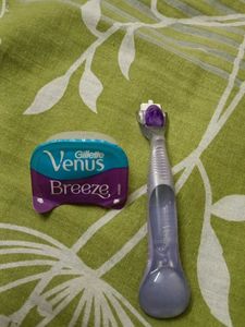 Gillette Venus Breeze Razor