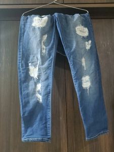 Men Straight Fit distressed Stretchable Jeans..