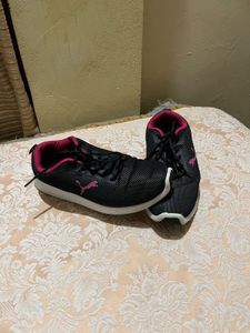 Puma Women's Black Sports Shoes