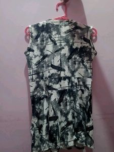 🖤 Abstract elegance printed flared sleeveless top