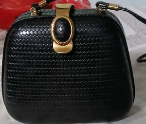 Vintage Black Slingbag