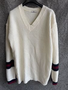 Cream V-Neck Long Sleeve Pullover