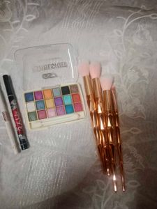 Eye Shadow Palette &amp; Brush Set