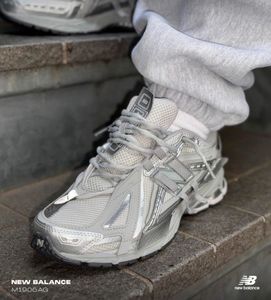 New Balance Sneakers - Silver