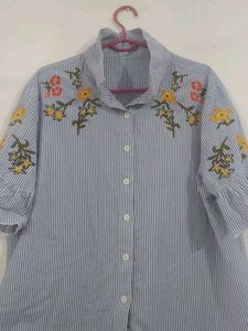 Good Offer 🤩Women's Shirt💙🤍