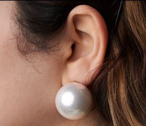 ✨New Chic Oversized Pearl Stud Earrings✨