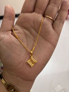 Elegant Gold Diamond Pendant Necklace