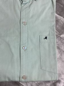 Men's Light Green Button-Up Shirt