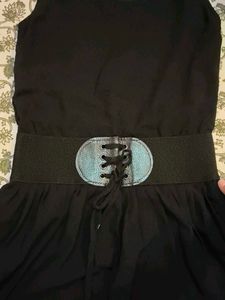 Chic Black Sleeveless Dress with Corset Belt