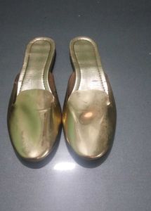 Gold Tone Women's Flats Bailey's