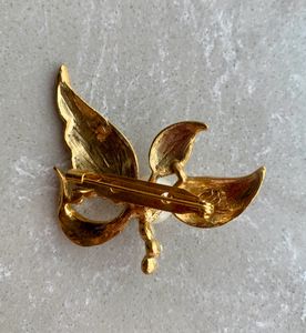 Artificial Diamond ♦️ Brooch
