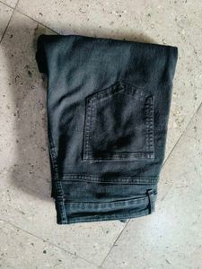 Stylish Dark Wash High-Waist Raw Hem Jeans