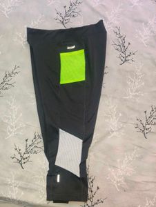 24 Street Stretchable Black Sports Capri Tights wi