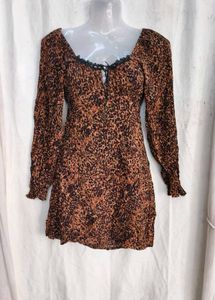 1039. Chic Leopard Print Mini Dress