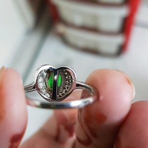 Silver ring with emarald stone