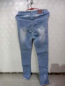 Light Wash Frayed Hem Jeans