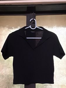 Chic Black Cropped Collared Top