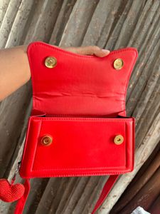 Savana red sling purse
