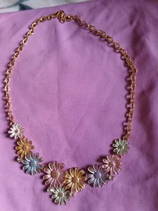 Flower Power Necklace - Brand NEW