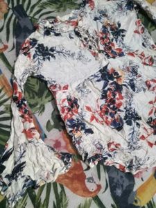 Floral Print Tie-Neck Peplum Top