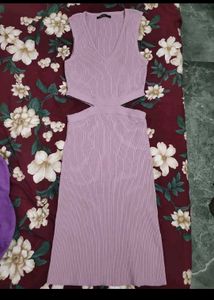 Ribbed Cut-out Dress with bow golden earings
